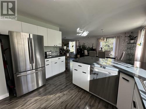 8182 265 Road, Fort St. John, BC - Indoor Photo Showing Kitchen