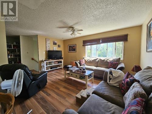 A 311 Bettcher Street, Quesnel, BC - Indoor Photo Showing Dining Room
