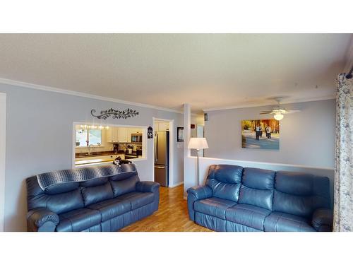 2617 2Nd Street S, Cranbrook, BC - Indoor Photo Showing Living Room