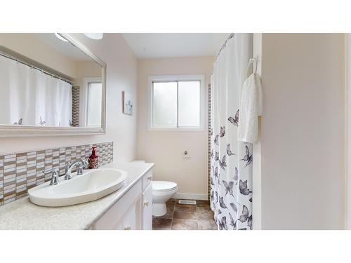 2617 2Nd Street S, Cranbrook, BC - Indoor Photo Showing Bathroom