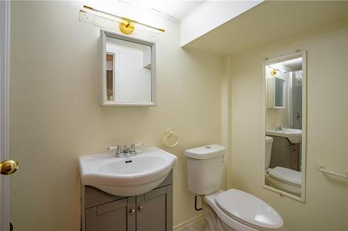 136 Glen Road, Hamilton, ON - Indoor Photo Showing Bathroom