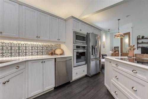 2411 Lakeshore Road, Burlington, ON - Indoor Photo Showing Kitchen With Upgraded Kitchen