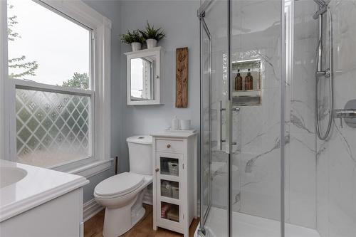 2411 Lakeshore Road, Burlington, ON - Indoor Photo Showing Bathroom