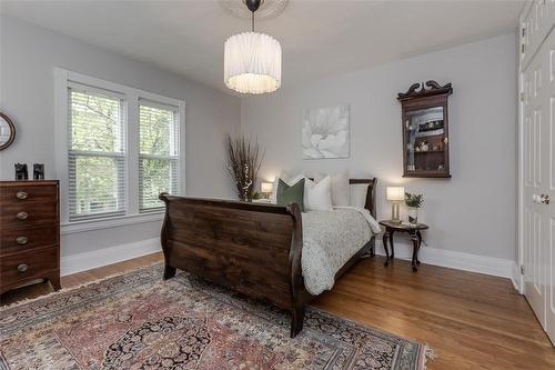 2411 Lakeshore Road, Burlington, ON - Indoor Photo Showing Bedroom