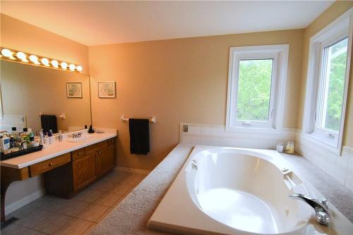 HUGE ENSUITE WITH JETTED TUB - 67 Melissa Crescent, Welland, ON - Indoor Photo Showing Bathroom