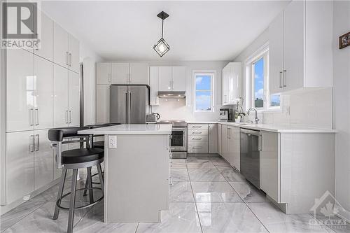 50 Yacht Terrace, Manotick, ON - Indoor Photo Showing Kitchen With Upgraded Kitchen