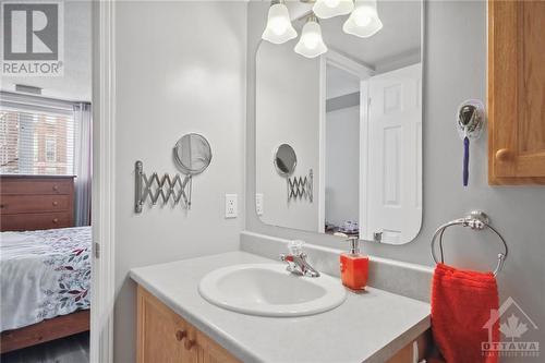Primary bedroom 3 piece ensuite with shower/tub combo - 892 Longfields Drive, Ottawa, ON - Indoor Photo Showing Bathroom
