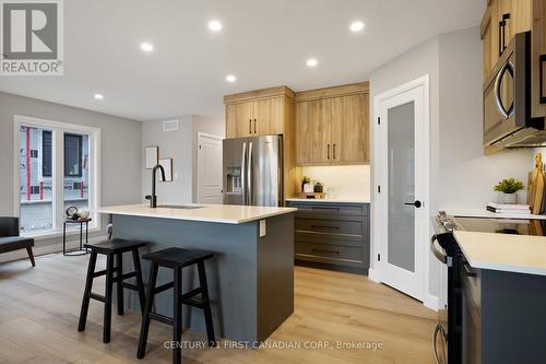 7 Sheldabren Street, North Middlesex, ON - Indoor Photo Showing Kitchen With Upgraded Kitchen