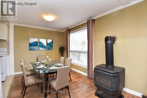 147 Maple Crescent, Hamilton, ON - Indoor Photo Showing Dining Room