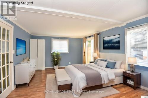 147 Maple Crescent, Hamilton, ON - Indoor Photo Showing Bedroom