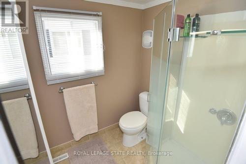 147 Maple Crescent, Hamilton, ON - Indoor Photo Showing Bathroom