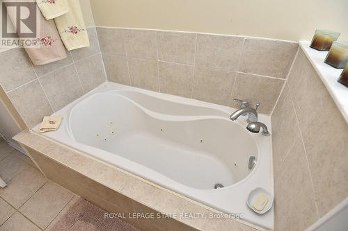 147 Maple Crescent, Hamilton, ON - Indoor Photo Showing Bathroom