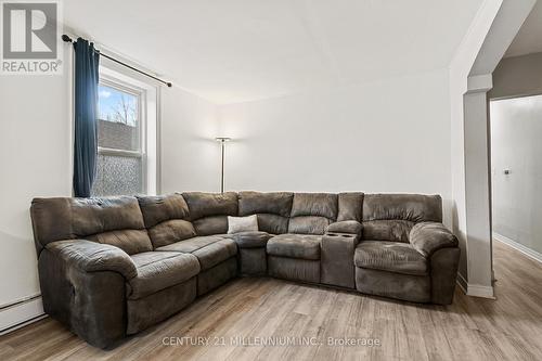 207 Beaver Street, Thorold, ON - Indoor Photo Showing Living Room