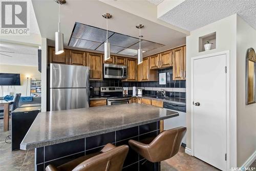 605 315 5Th Avenue N, Saskatoon, SK - Indoor Photo Showing Kitchen With Stainless Steel Kitchen