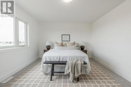35 - 147 Scotts Drive, Lucan Biddulph, ON - Indoor Photo Showing Bedroom