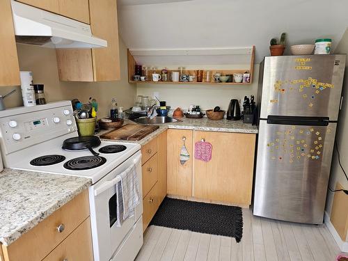 320 Chatham Street, Nelson, BC - Indoor Photo Showing Kitchen