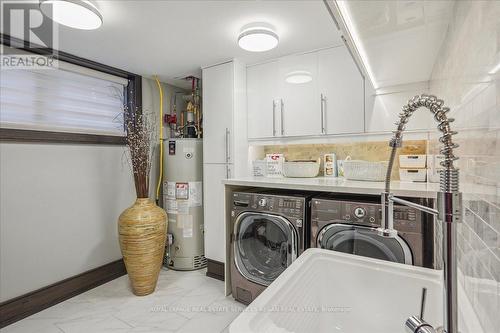 1031 Welwyn Drive, Mississauga, ON - Indoor Photo Showing Laundry Room