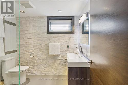 1031 Welwyn Drive, Mississauga, ON - Indoor Photo Showing Bathroom