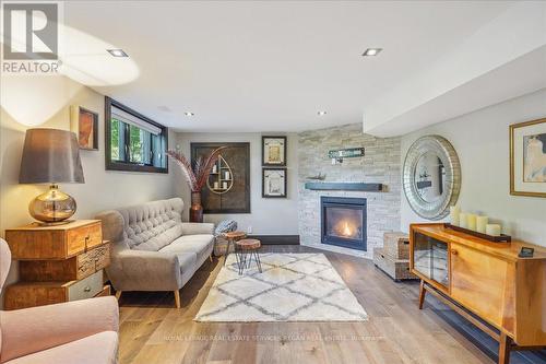 1031 Welwyn Drive, Mississauga, ON - Indoor Photo Showing Living Room With Fireplace