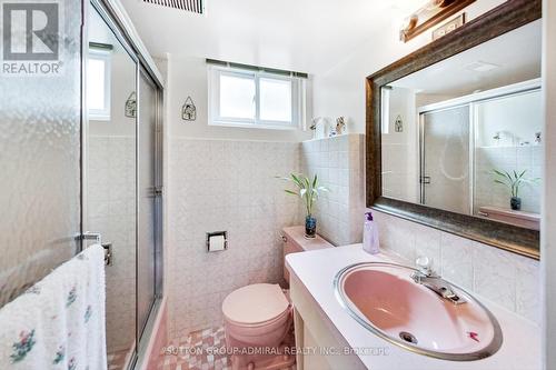 35 Stanwood Crescent, Toronto, ON - Indoor Photo Showing Bathroom