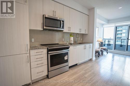 1714 - 4055 Parkside Village Drive, Mississauga, ON - Indoor Photo Showing Kitchen With Upgraded Kitchen