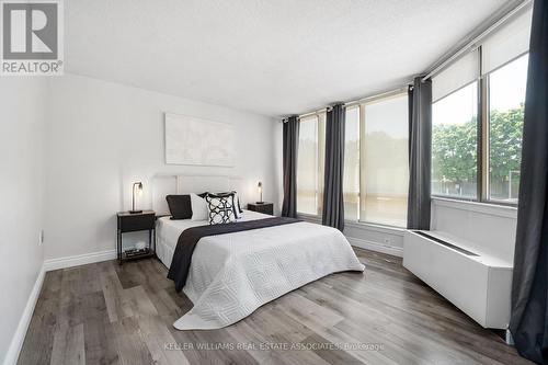 211 - 25 Fairview Road W, Mississauga, ON - Indoor Photo Showing Bedroom