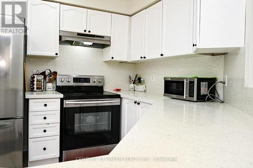 668 Hamilton Crescent, Milton, ON - Indoor Photo Showing Kitchen With Stainless Steel Kitchen