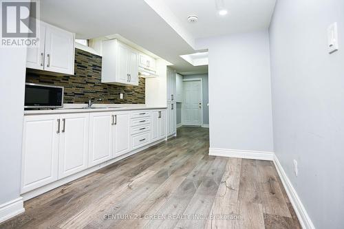 668 Hamilton Crescent, Milton, ON - Indoor Photo Showing Kitchen