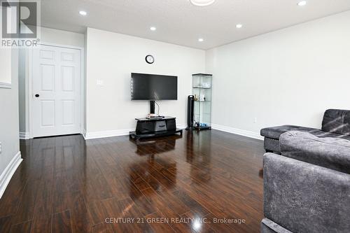 668 Hamilton Crescent, Milton, ON - Indoor Photo Showing Living Room