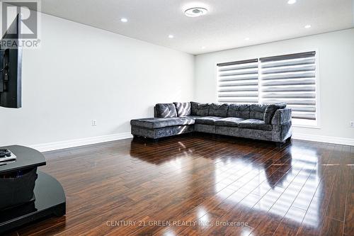 668 Hamilton Crescent, Milton, ON - Indoor Photo Showing Living Room