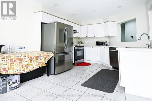 668 Hamilton Crescent, Milton, ON - Indoor Photo Showing Kitchen With Stainless Steel Kitchen