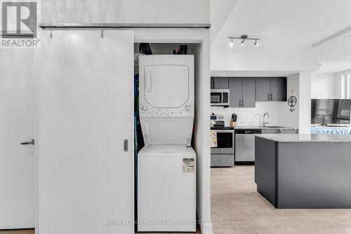 912 - 11 Superior Avenue, Toronto, ON - Indoor Photo Showing Laundry Room
