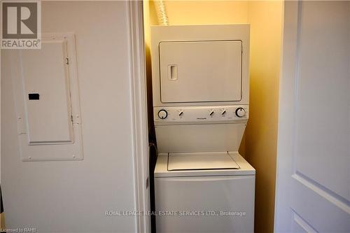 302 - 2326 Taunton Road, Oakville, ON - Indoor Photo Showing Laundry Room