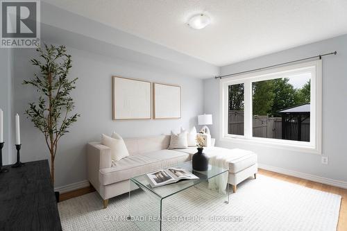 3343 Mikalda Road, Burlington, ON - Indoor Photo Showing Living Room