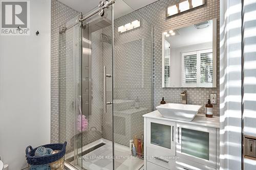 38 John Street S, Mississauga, ON - Indoor Photo Showing Bathroom