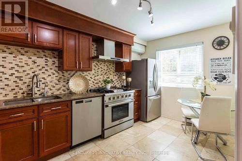 2259 Munn'S Avenue, Oakville, ON - Indoor Photo Showing Kitchen