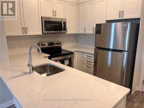 511 - 95 Dundas Street W, Oakville, ON - Indoor Photo Showing Kitchen With Upgraded Kitchen