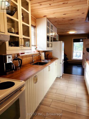525 Waltonian Drive, Callander, ON - Indoor Photo Showing Kitchen