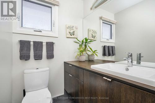 145 Speyside Drive, Oakville, ON - Indoor Photo Showing Bathroom