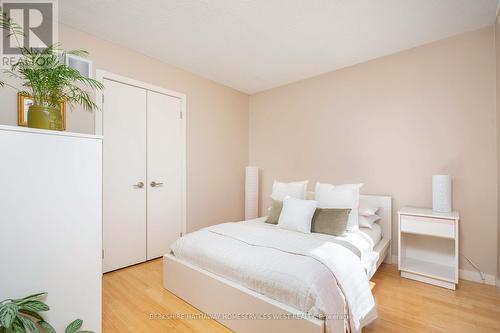 145 Speyside Drive, Oakville, ON - Indoor Photo Showing Bedroom