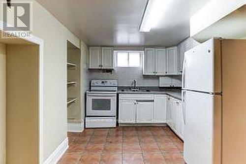 109 Cayuga Avenue, Toronto, ON - Indoor Photo Showing Kitchen