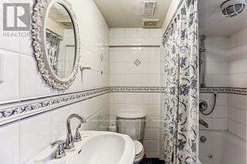 109 Cayuga Avenue, Toronto, ON - Indoor Photo Showing Bathroom