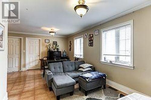 109 Cayuga Avenue, Toronto, ON - Indoor Photo Showing Living Room