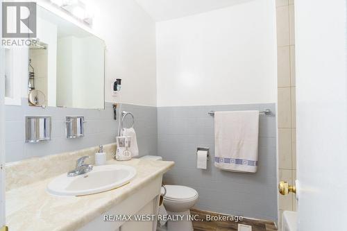 16 Thwaite Avenue, Toronto, ON - Indoor Photo Showing Bathroom