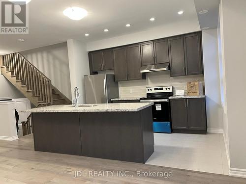 28 Gilbert Wright Avenue, Markham, ON - Indoor Photo Showing Kitchen With Upgraded Kitchen