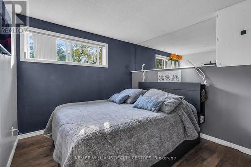 2213 Spring Street, Innisfil, ON - Indoor Photo Showing Bedroom