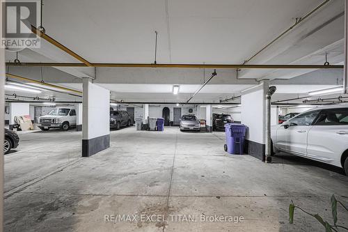 51 - 8 Brighton Place, Vaughan, ON - Indoor Photo Showing Garage