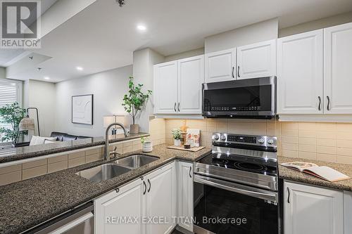 51 - 8 Brighton Place, Vaughan, ON - Indoor Photo Showing Kitchen With Double Sink