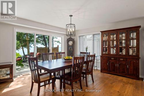 38 Willow Drive, Tiny, ON - Indoor Photo Showing Dining Room
