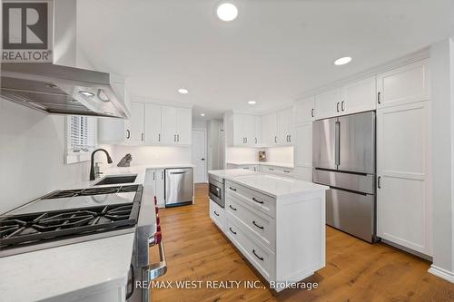 38 Willow Drive, Tiny, ON - Indoor Photo Showing Kitchen